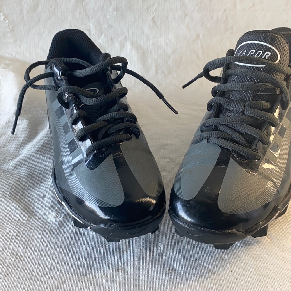 Nike Vapor Edge Shark Football Cleats DQ5114-001 Black/ Grey /White Size  4Y